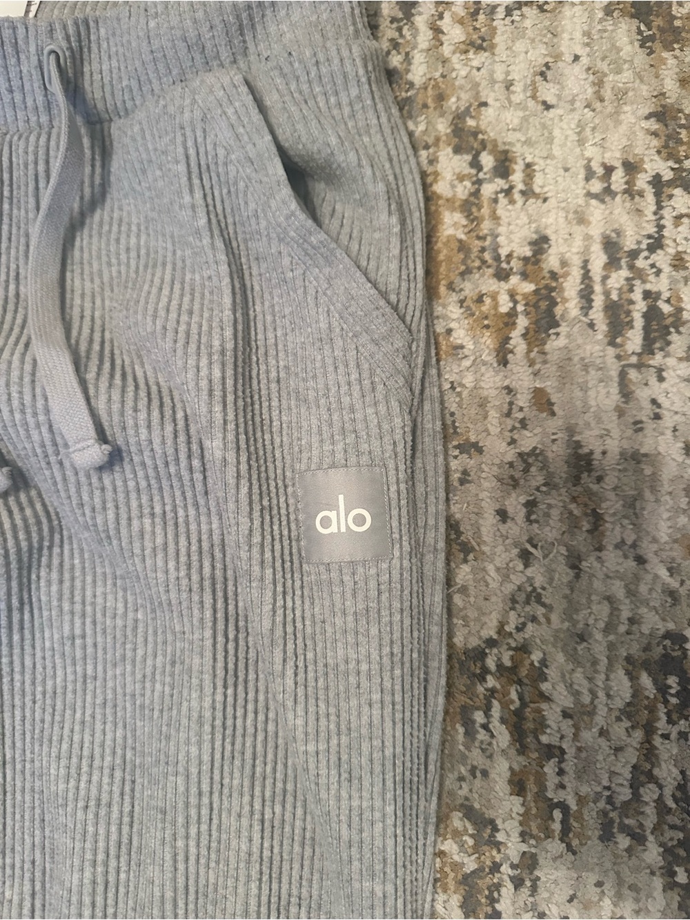 Alo muse sweatpants in heather grey xxs - Picture 2 of 3